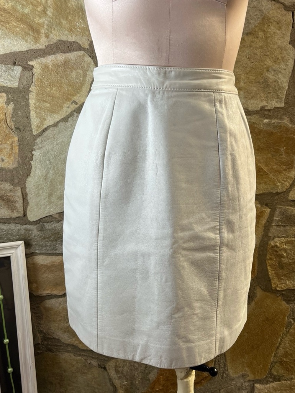 Byrnes & Baker White Genuine Leather Mini Skirt Size 8